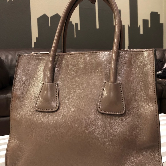 Host pick❤️ Prada Twin Pocket Tote - Picture 3 of 7